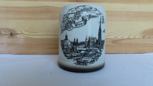 Souvenir bierkrug mit wiener - souvenir,